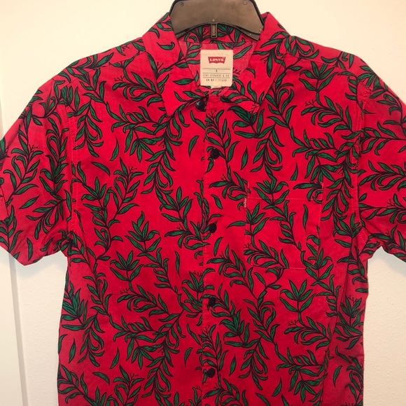 Men’s Small Red and Green Button Down Shirt - Picture 3 of 4